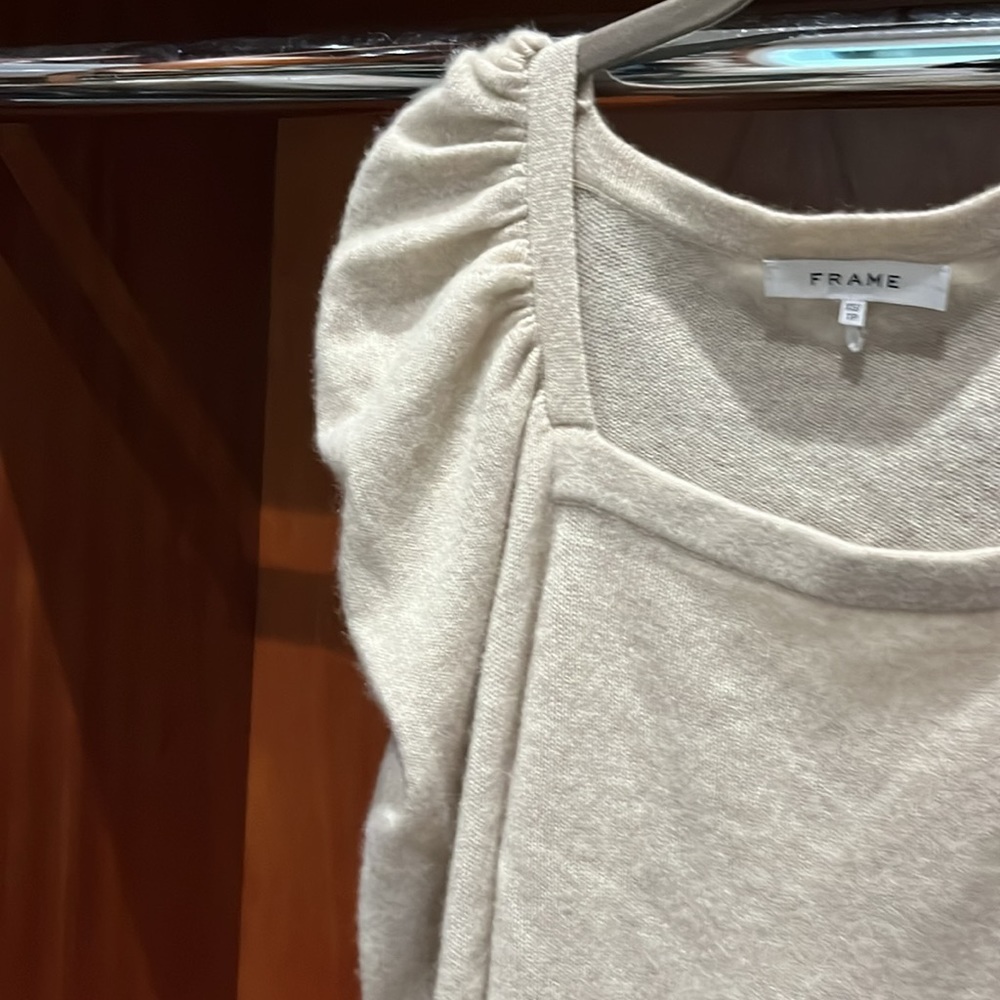 On trend light spring cashmere sweater by Frame - Picture 2 of 4